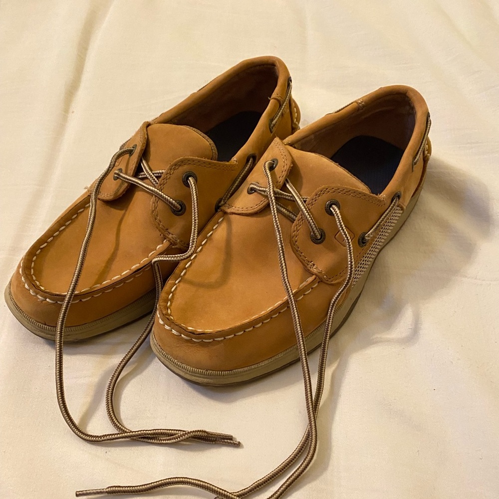 Boy’s Sperry Size 5 NWOT